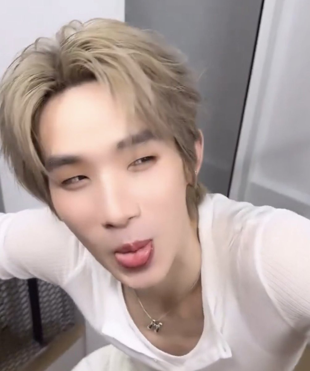 jsapplecrumble's tweet photo. hong blep :p

HONG WITH SOFT TOUCH LOTION

#FriendlymeLivexHONG https://t.co/fVLoA8DYJF