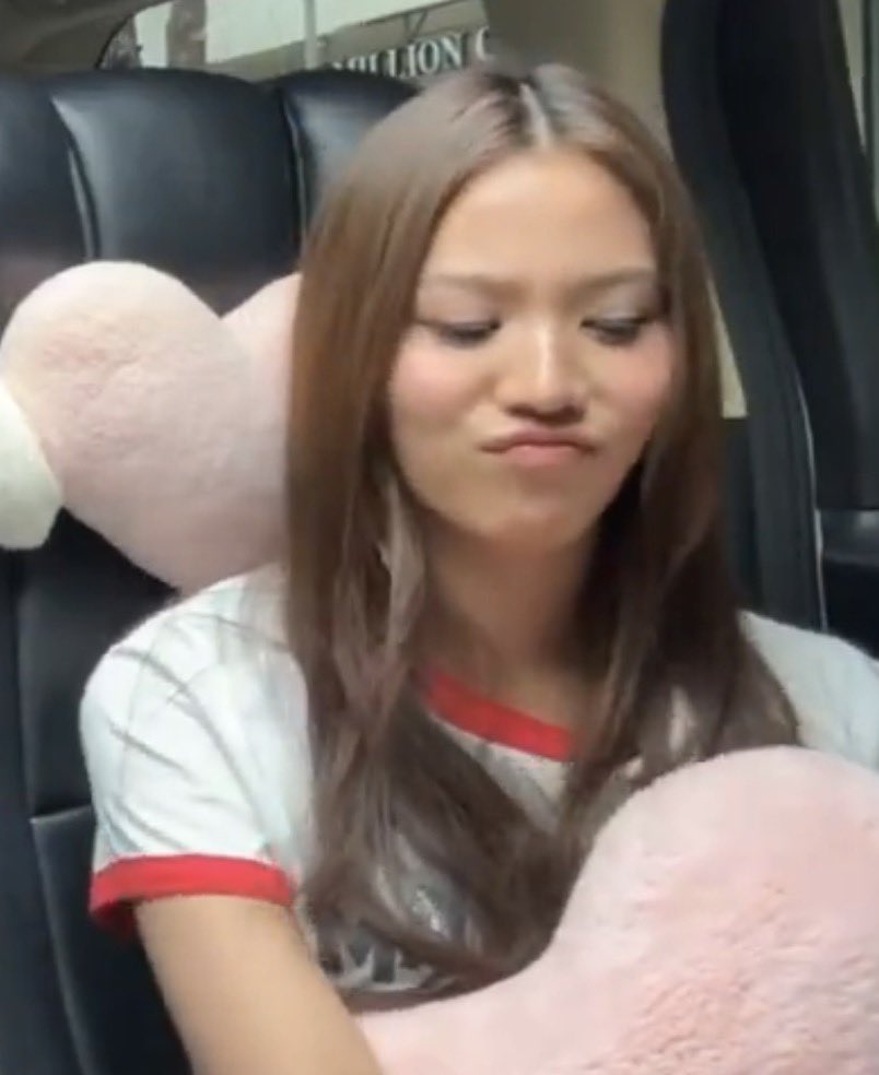 panlyvverse's tweet photo. ask bonnie to imitate loverrukk and the iconic pout comes out 🤣🤣🤣 https://t.co/G0DOPgszjt
