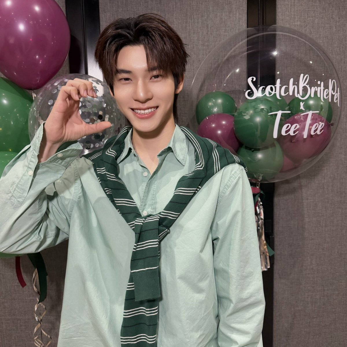 memoarum's tweet photo. sayangku, memang ya kalo urusan ngebahagiain orang lain tuh kamu jagonya. anak sebaik ini amat well deserved dikasih rasa sayang yang tumpah ruah dari semua manusia sejagat raya. biar senyum sehangat mentari bulan mei ini terus ada dan ga akan ada abis-abisnya https://t.co/tcLLelMDdL