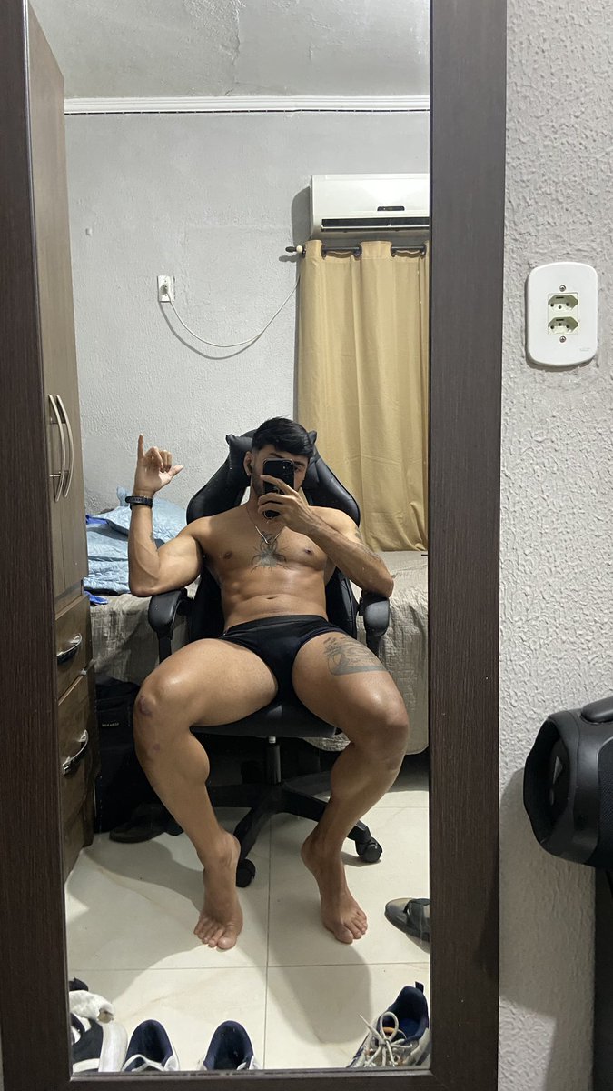 jackvigarista13's tweet photo. Homens pernudos de 1,80 https://t.co/Fr4Z8AiitA