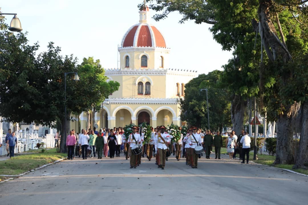AnayansiRCamejo's tweet photo. Rendimos homenaje en la Necrópolis de Colon a las 73 víctimas del horrendo y atroz crimen terrorista en Barbados, planificado y financiado desde territorio de EEUU.

Reafirmamos nuestra firme condena al terrorismo en todas sus formas y manifestaciones.

#TenemosMemoria https://t.co/ChhQ32T1WC