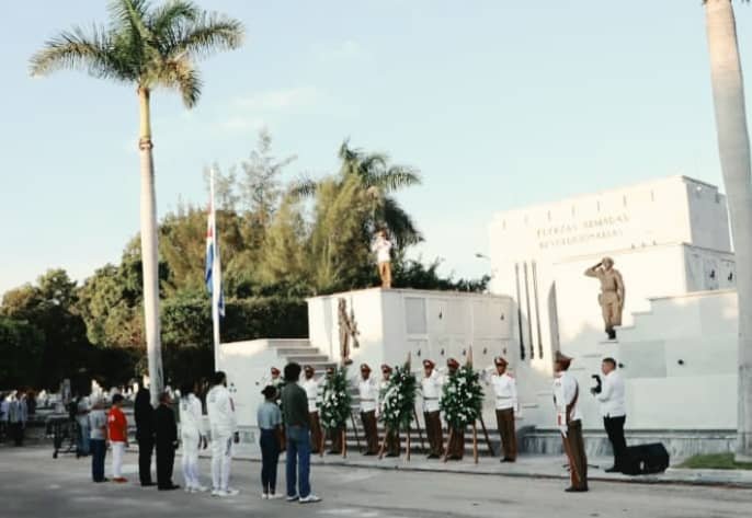 AnayansiRCamejo's tweet photo. Rendimos homenaje en la Necrópolis de Colon a las 73 víctimas del horrendo y atroz crimen terrorista en Barbados, planificado y financiado desde territorio de EEUU.

Reafirmamos nuestra firme condena al terrorismo en todas sus formas y manifestaciones.

#TenemosMemoria https://t.co/ChhQ32T1WC