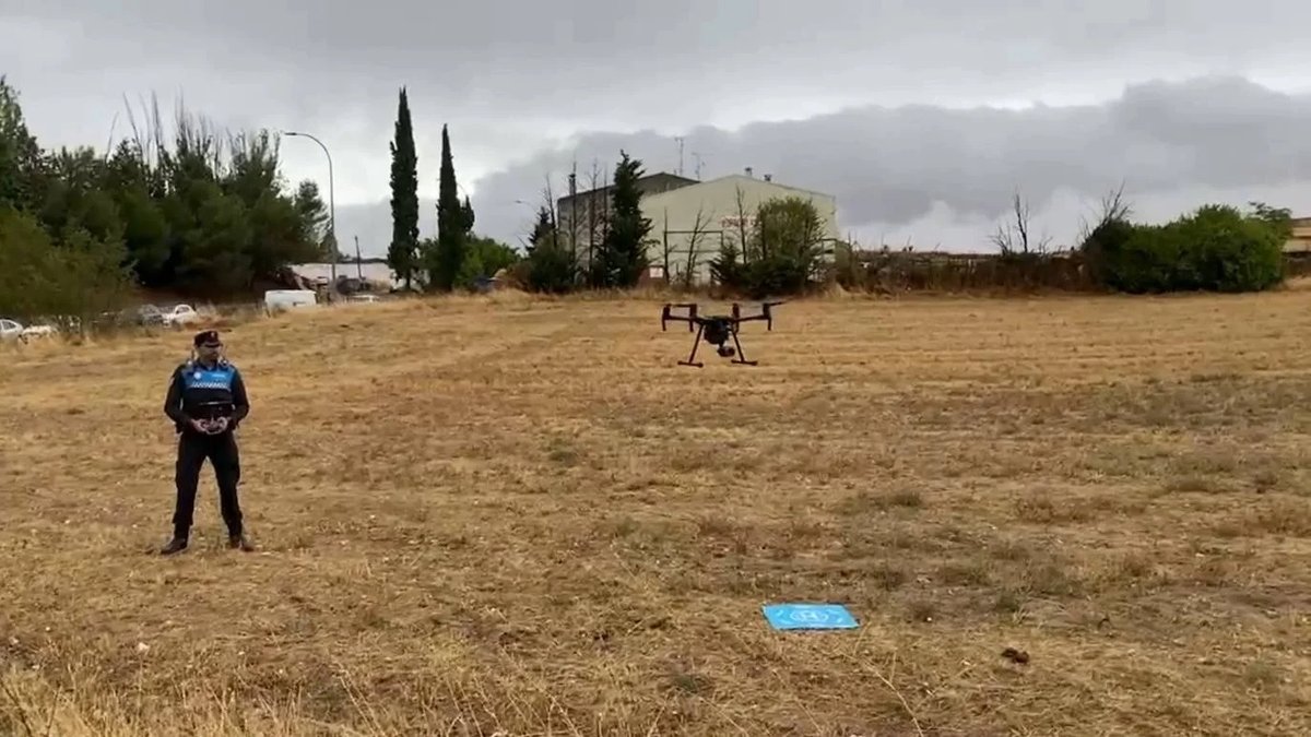 LaGacetaSA's tweet photo. Así se es la vigilancia desde el aire en Salamanca: drones contra vertidos, «piques» de coches y accidentes 
https://t.co/nv6sUNmxmB https://t.co/XVB4OwW2pJ