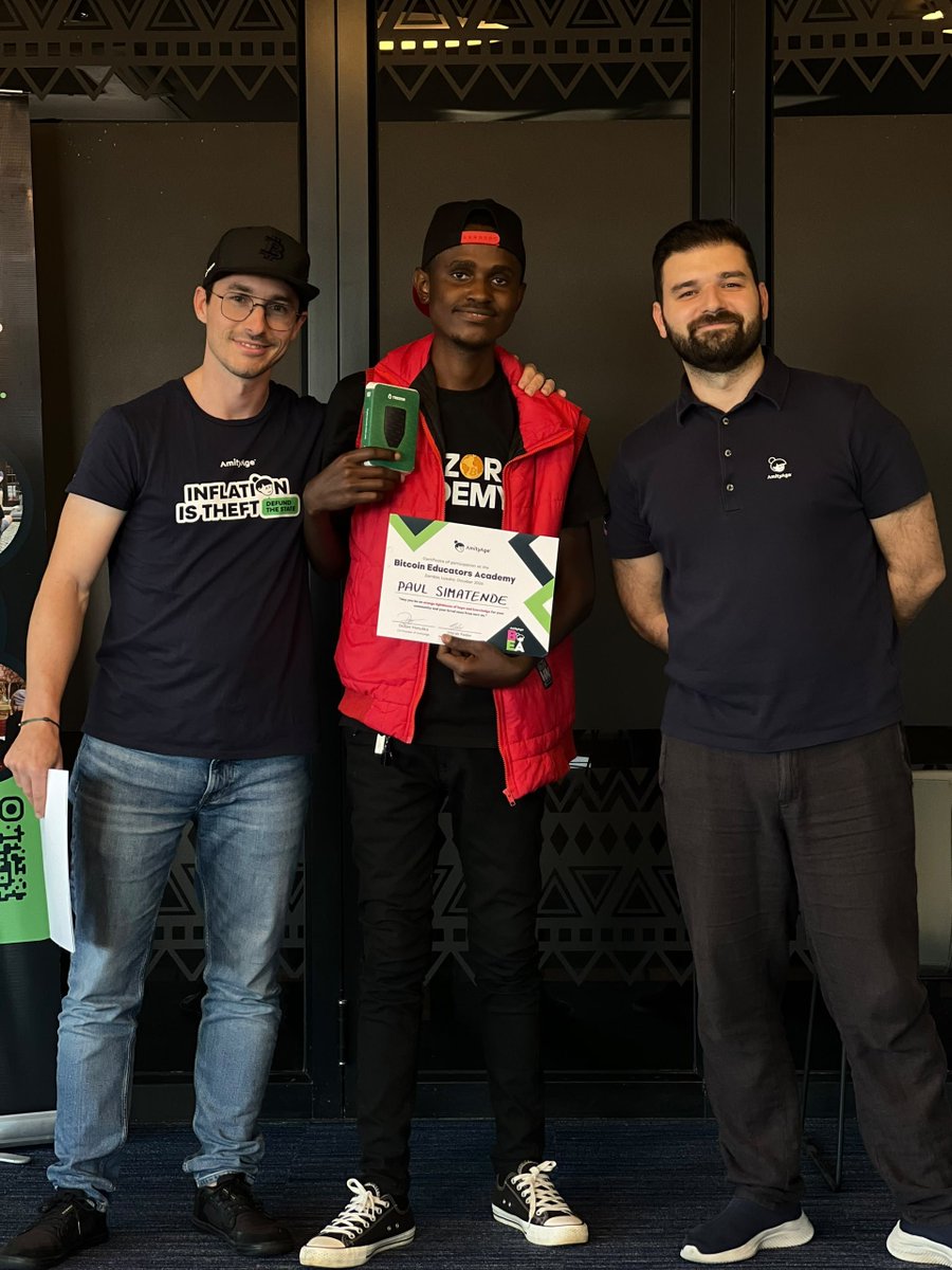 simatende_paul's tweet photo. One big takeaway from the Bitcoin Educators Academy:

Knowing Bitcoin is one thing. Explaining it simply is another.

I’m leaving with a lot to practice and improve.

Grateful for the experience. 🇿🇲

@dusan_matuska @FederMarek @AmityAge @Trezor @HRF @BitcoinZambia https://t.co/967uiLH46E