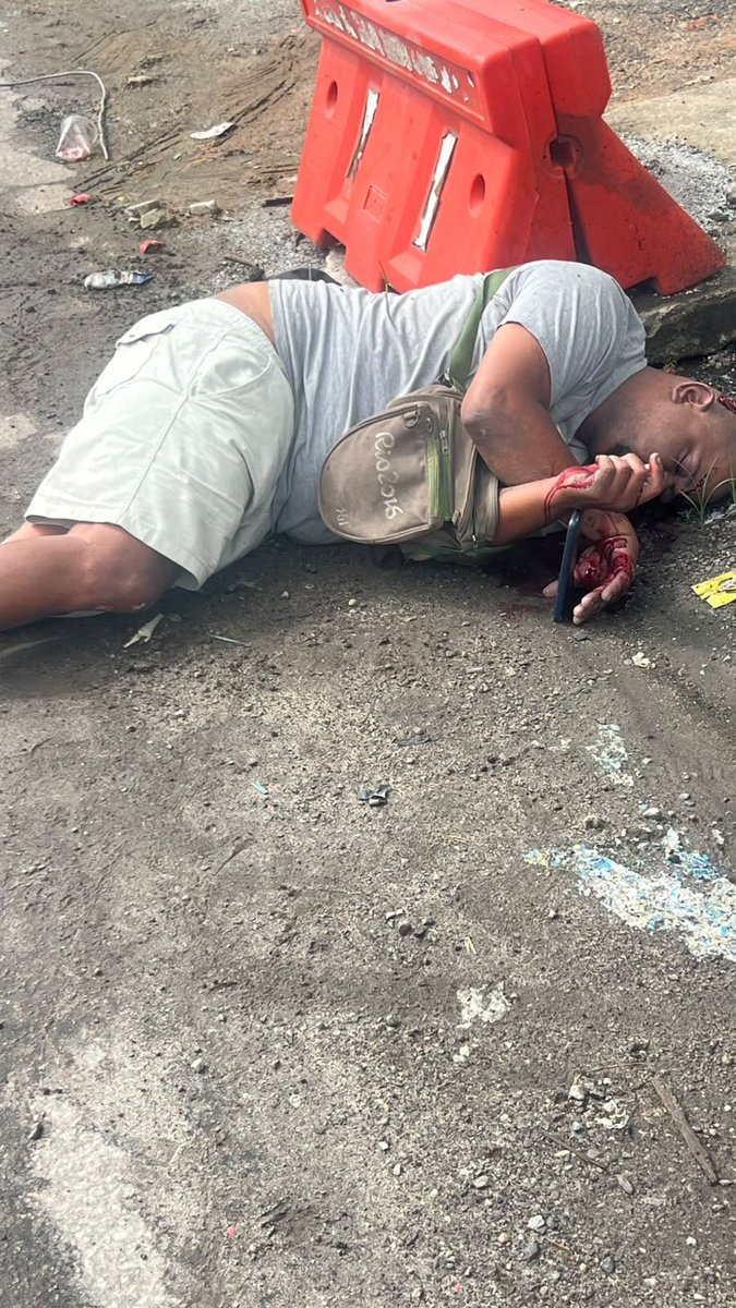 MagNoticiahn0p's tweet photo. Homem conhecido como orelha filho do falecido Marcinho PM foi executado a tiros agora em surui   Segundo informações o mesmo teria cobiçado a mulher do miliciano André careca oque gerou a atitude dos milicianos contra o rapaz https://t.co/iBthLwivY8