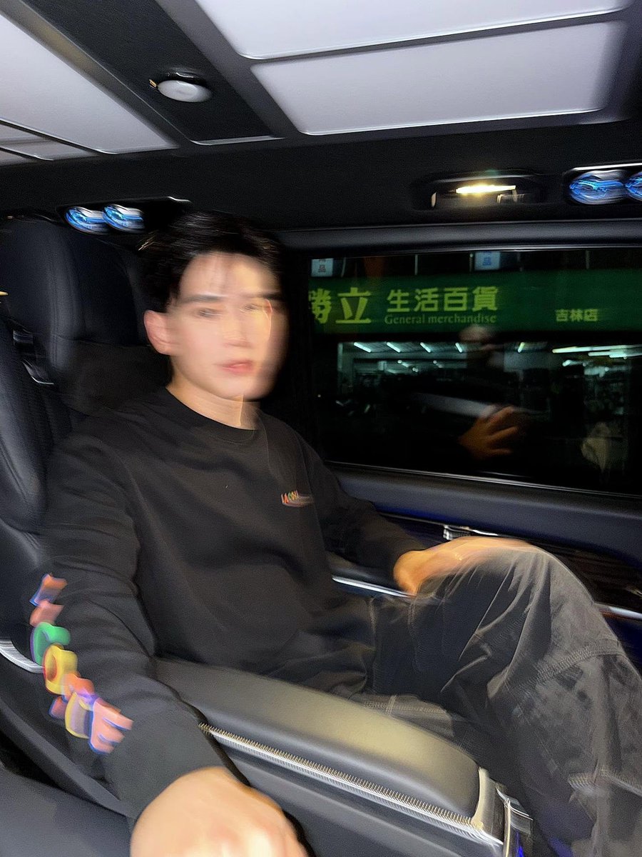 fare162's tweet photo. did tay take this photo? 👀

ctto 🙏🏻

#เตนิว #TayNew https://t.co/aB2JkIgaII