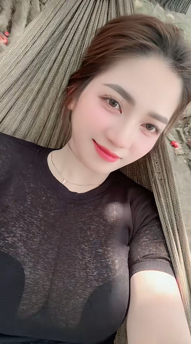 NguynAvt's tweet photo. Bé nguyệt e của bx mình qua chơi, nằm võng vú to ngon quá gạ nó vô phòng đụ phát, https://t.co/gxN5wJ1poj