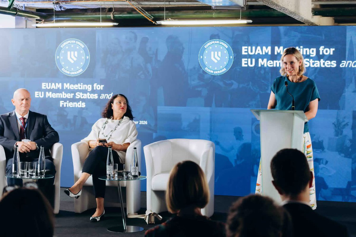 ctaylor_EUAM's tweet photo. 2026 Kyiv recipe for a high level partnership meeting? Start with meaty topics, stir in a generous helping of networking + a pinch of improvisation. Add a great team, mix well + move everything underground. Thx to EU  &amp; partners discussing the breadth of @EUAM_Ukraine’s work.🇺🇦🇪🇺 https://t.co/7YC4iTfu7j
