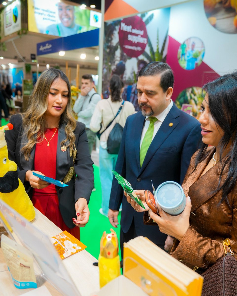 EncaladaVCarlos's tweet photo. Guayas tiene mucho que mostrar al mundo, y ser parte de este momento en Fruit Attraction Madrid 2026 me llena de orgullo.

Participé en el corte de cinta del Pabellón de América, en la sección de Ecuador.

Desde Guayas seguimos generando oportunidades y mostrando todo el potencial de nuestra producción.