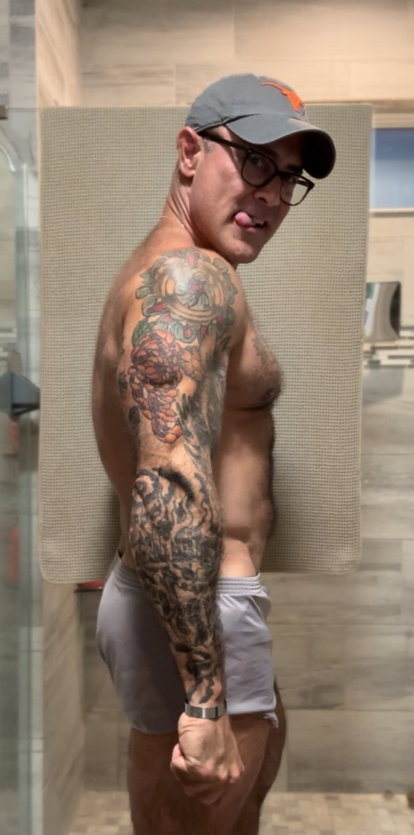 SergeantSiww's tweet photo. Be my private.  Get worked hard. SergeantSilverFox 🥵
@sargesilverfox https://t.co/Uw22EOstzP