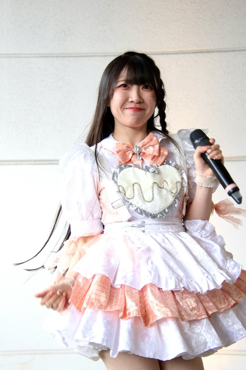 Aki07D's tweet photo. かとうさん🍊🍊🍊
\アルイテイコウvol.132/
10月4日(日)
📍マークイズ静岡
#ないんちゃん
#花橙成長記録
#NineChocolates https://t.co/Yq54QJTakz