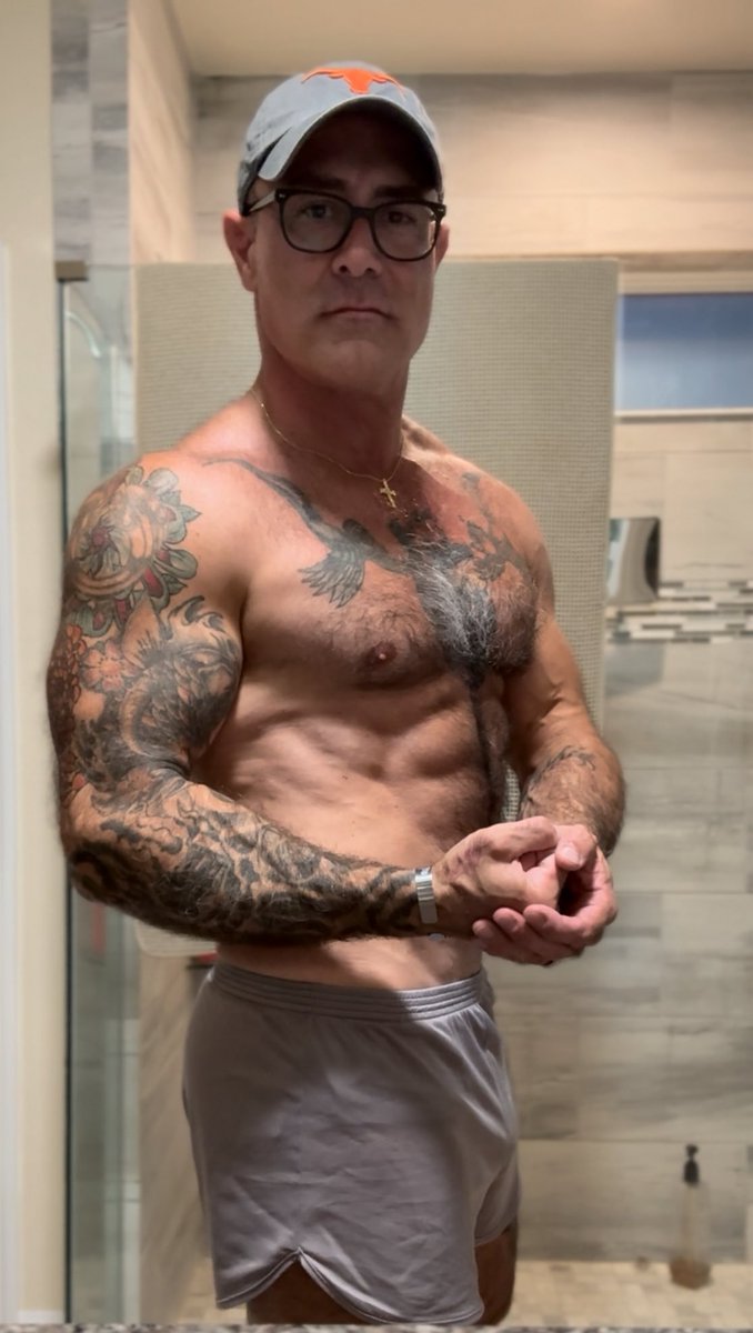 SergeantSiww's tweet photo. Be my private.  Get worked hard. SergeantSilverFox 🥵
@sargesilverfox https://t.co/Uw22EOstzP