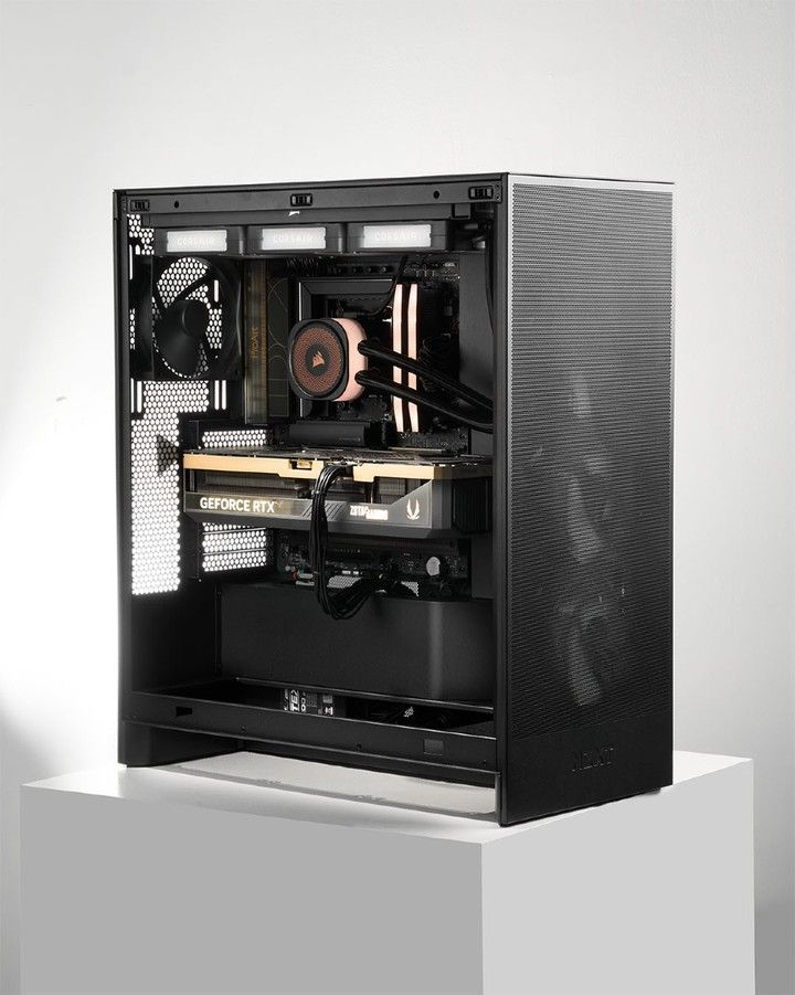 ZOTAC_DACH's tweet photo. Schick, minimalistisch, aber läuft wie ein Biest. 🤫⚡️
📷 Danke an: IG mansacomputers
#ZOTACGAMING #ZOTAC #NVIDIAGeForce #PCBuild #PCSetup https://t.co/XOq0Ziyl7A