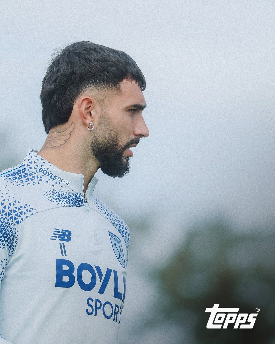 WestHam's tweet photo. 💫💫💫

@Topps_UK training shots 📸 https://t.co/t5o1Bon8pX
