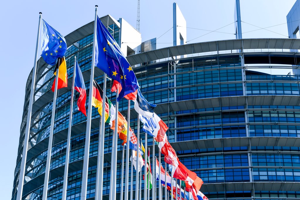 Europarl_CAT's tweet photo. El Parlament demana protegir la salut mental i física a la feina

🧠 Obligacions per garantir condicions dignes
🚫 Protocols contra la violència, l'assetjament i la discriminació laboral
📋 Plans de reincorporació i suport per als treballadors de baixa

🔗https://t.co/SN1lsq55Rs https://t.co/Y9QBMLtpbC