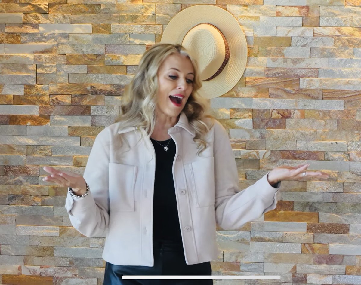foxebird's tweet photo. https://t.co/ucrTd61Fpf has more coming including the new music video Blown Away! 💞👏🏻#newmusic #contemproarychristianmusic #ChristianMusic #christianmusic 

https://t.co/HJ8aGAqAn4 https://t.co/bvy7NqqM9Q