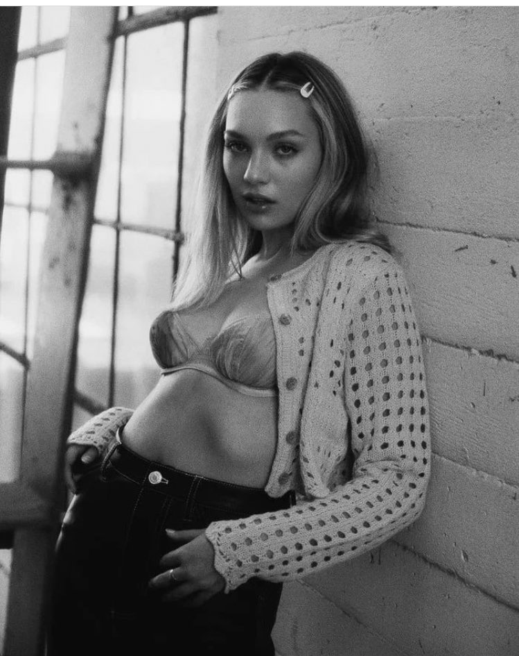maddiezee_p's tweet photo. #TummyTuesday 🎀💕🫦 https://t.co/H8rovOO8J6