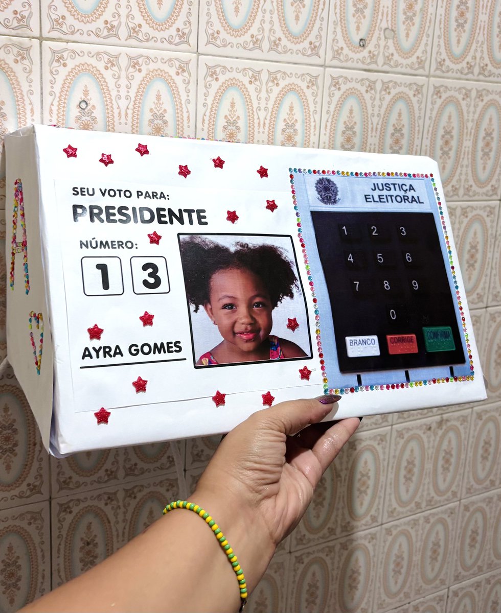 quasebadgalriri's tweet photo. “não sei o que não sei o que lá… não sei como ajudar o Lula”

a mochila maluca que eu fiz: https://t.co/cgIAOXG3NH