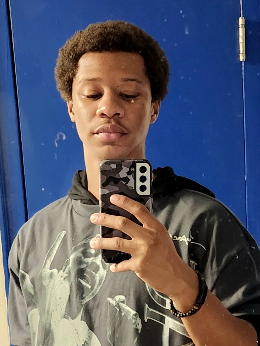 lowkeydokey810's tweet photo. Helloooo #booktwt! Not new, just reintroducing myself!

• 20, he/they, english and pre law freshman
• classics, litfic, fantasy, historical fiction
• i also love music, culture, and social sciences!

Currently reading: A Clash of Kings, The Silmarillion, Children of Dune https://t.co/zrp5HF73yM