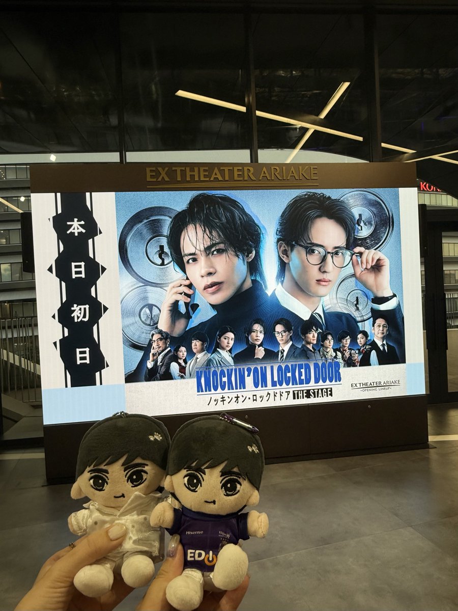 MiraclesdeNoel's tweet photo. ㊗️『ノッキンオン・ロックドドア THE STAGE』初日開幕おめでとう御座います🌸
さすが晴れ男でございます👏🏻 堤さん演出の舞台、エンタメに富んでて緩急もあって面白い！（語彙）たつのえバディでたつにぃのもとステージの上でのえるくんがのびのびと楽しそうにしてる姿を観られて嬉しい楽しい☺️💙🤍 https://t.co/rXdncTEjWO