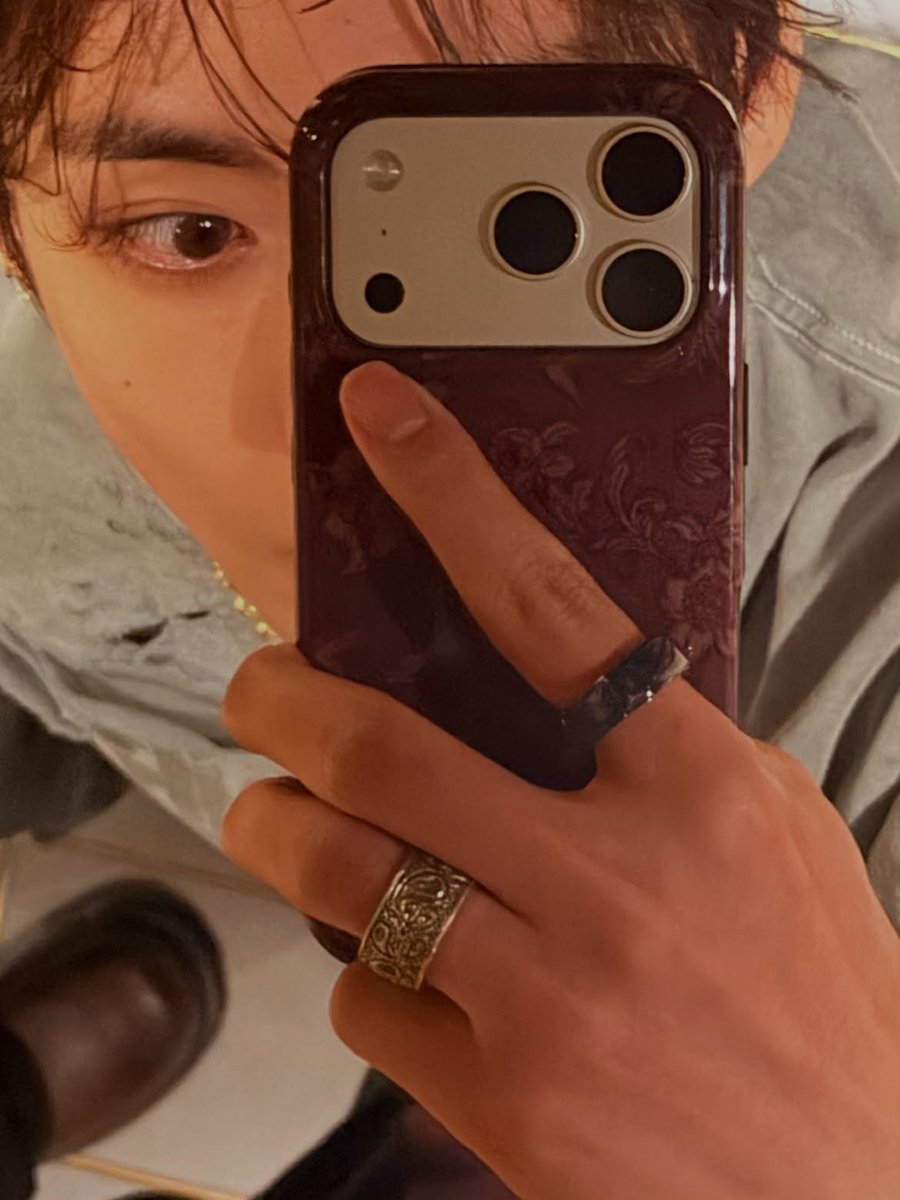 BTS___KTHV_95's tweet photo. Taehyung https://t.co/xUVv7oSpKB
