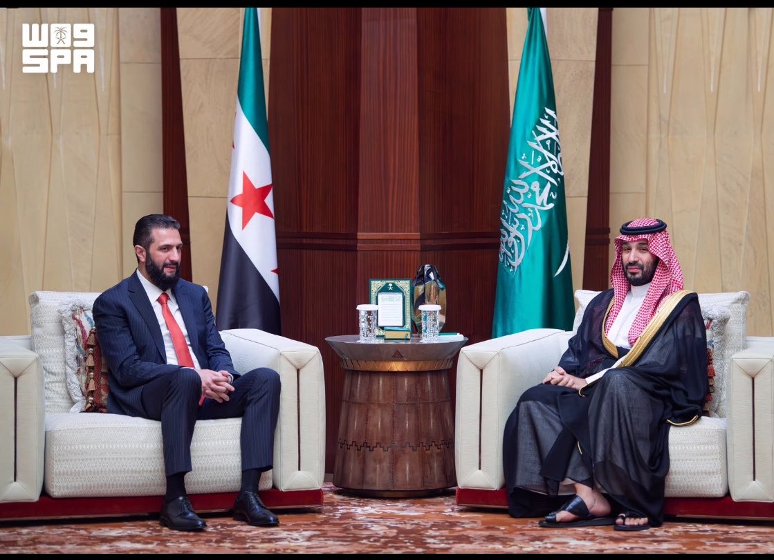 AzizbagBag's tweet photo. سمو سيدي #ولي_العهد‌ أعزه الله🤲
يلتقي رئيس الجمهورية العربية السورية.
في عاصمة العرب الرياض🇸🇦
🇸🇦💚🇸🇦 https://t.co/5o5NthM86P