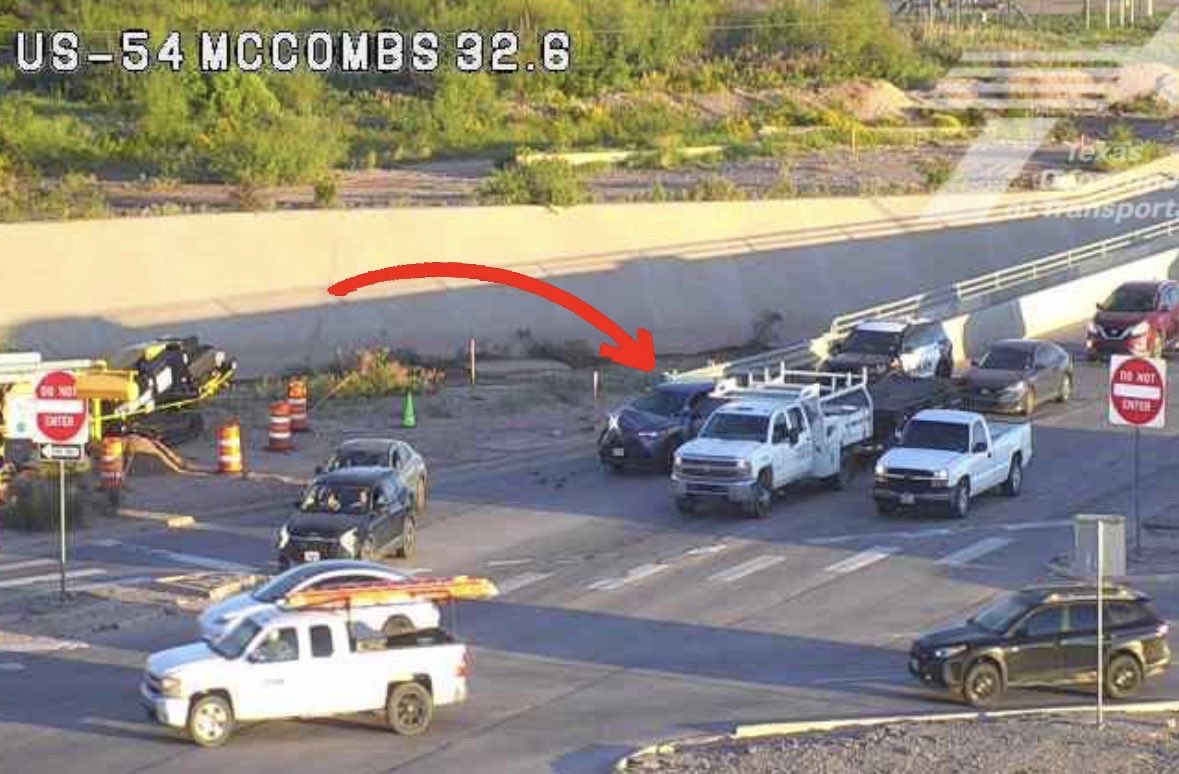 DianaGomezTV's tweet photo. 🚨NORTHEAST: Crash on US-54 south at McCombs blocking the right shoulder and lane. Watch for crews and drive safely.
#EPTraffic #Roadways #ElPasoTexas #CrashAlert #TxDOT https://t.co/nE5qk5DSyD