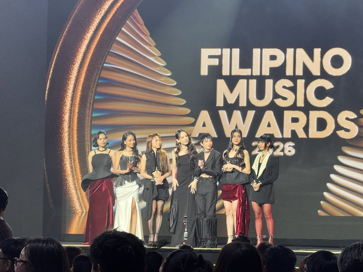 KrishnanGaniel's tweet photo. @ABSCBNNews People’s choice award: International Artist - BTS | @ABSCBNNews PPop group Xonara presented the award. https://t.co/qyp89a8TG1