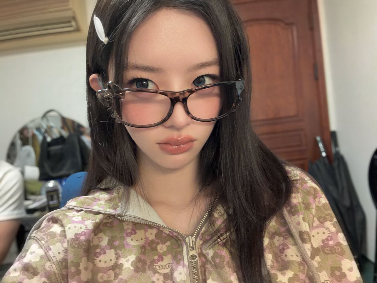 ILLIT_twt's tweet photo. aeae😻😻

#MINJU #민주 #ILLIT #아일릿 https://t.co/dmdjznykNM