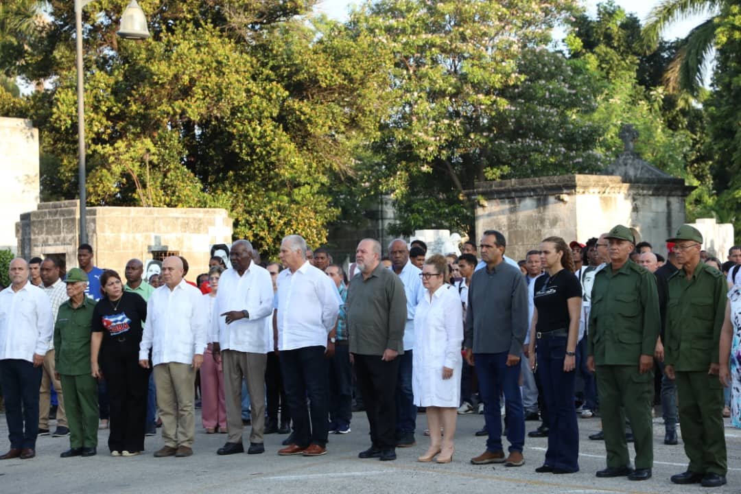 DrRobertoMOjeda's tweet photo. Junto a @DiazCanelB participamos en la peregrinación para conmemorar el 50 aniversario del monstruoso crimen de Barbados. En el Día de las Víctimas del Terrorismo de Estado recordamos a todas ellas y denunciamos el castigo colectivo contra el pueblo de #Cuba. https://t.co/Tw1L7qOb2C