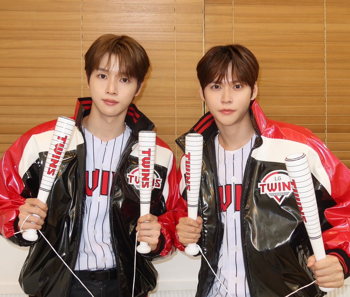 myfavcoolkid's tweet photo. 시구보고 쌍둥이냐는 반응왜 나왔는지 알것같기도하고
(마침 구단이름도 twins) https://t.co/hK1ZUFwWiQ