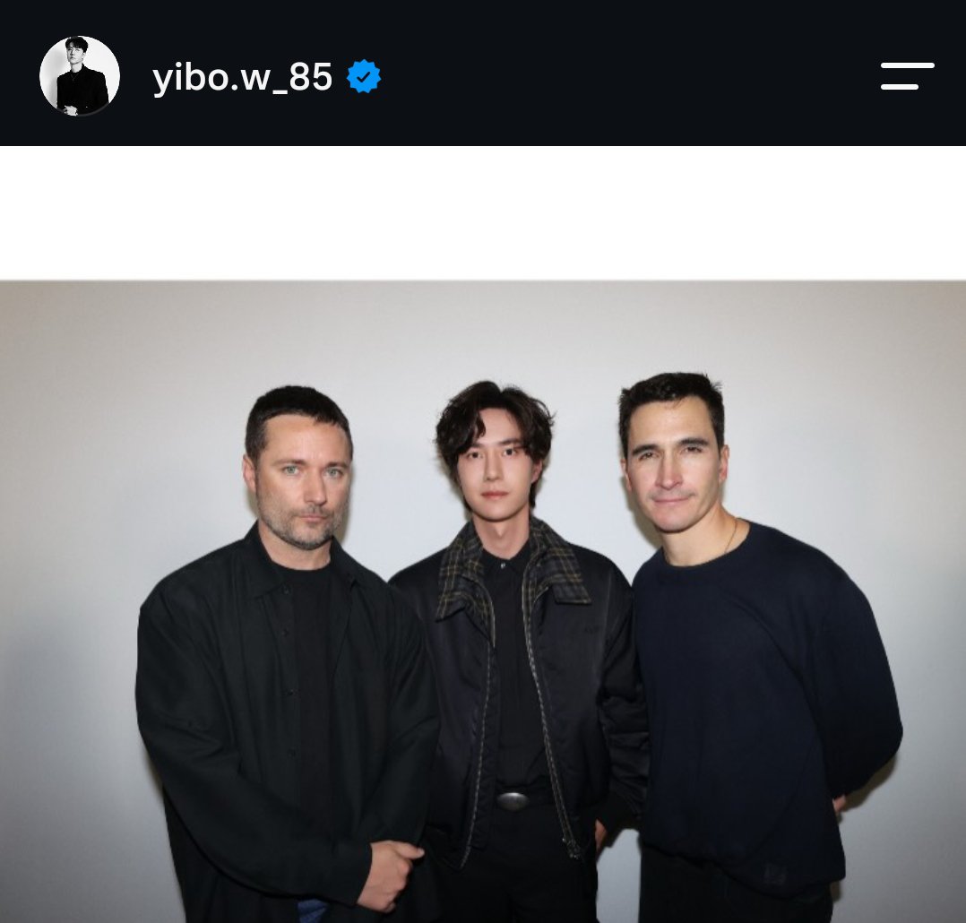 WYBDOH's tweet photo. 📲 Actualización IG | @ yibo.w_85 ✅
 
Yibo publicó  foto junto a Jack McCollough y Lazaro Hernandez, directores creativos de LOEWE 
 
Mensaje: LOEWE Spring Summer 2027 Show 
 
Le dieron me gusta: Pelagia Kolotouros directora creativa de Lacoste y Melvin Moh, corredor del equipo UNO RACING ✅
 
#WangYibo #王一博 #LOEWE 
#WangYiboxLoeweSS27  #ParisFashionWeek