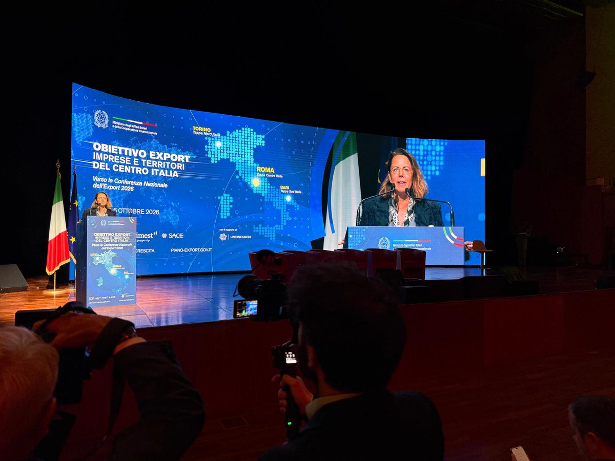 SIMEST_IT's tweet photo. Alla tappa romana di “Obiettivo Export: Imprese e territori del Centro Italia”, organizzata da @ItalyMFA, l’AD di #SIMEST @R_CorradiniD ha sottolineato, nel suo intervento di oggi, il ruolo centrale delle #PMI e dei territori.
Per continuare a crescere sui mercati globali servono diversificazione geografica, filiere più forti e investimenti in innovazione, digitalizzazione e sostenibilità.
In questo percorso, la forza del Sistema Italia, con la #Farnesina e la collaborazione tra @GruppoCDP, @SIMEST_IT, @SACEgroup e @ITAtradeagency, è fondamentale per trasformare strumenti e competenze in opportunità concrete per le imprese.
Il vero motore dell’#internazionalizzazione restano le imprese e la loro capacità di innovare e guardare lontano.

#MadeinItaly #6ottobre2026 #Export