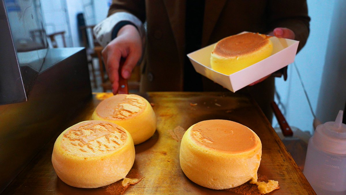 MawanHairul's tweet photo. I got the best deal at the fair—baked treats, fair fees, and a really fancy coat!， https://t.co/eREWW2bonH