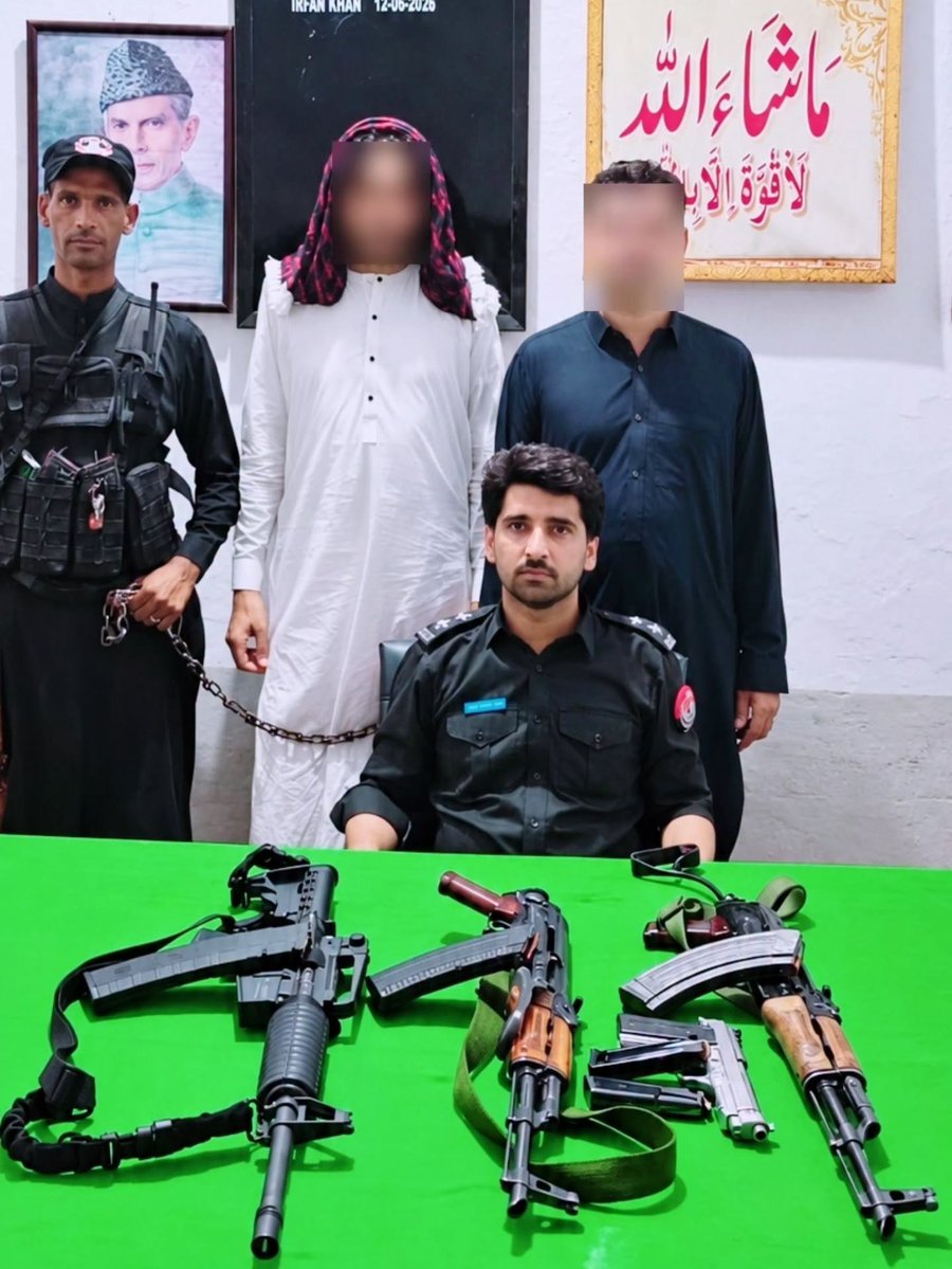 Lakkimarwatnew8's tweet photo. Bannu: Aerial Firing at Wedding, Suspect Arrested
Bannu police arrested a suspect involved in aerial firing during a wedding ceremony in Ghoriwala.
#AbsolutelyGreatCDF #GloballyHonouredCDF #PakPrideCDF #GreatRespectForCDF #SymbolOfStrengthCDF https://t.co/yUf8z3HNKI