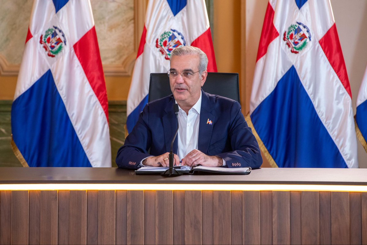 warnaudbisono's tweet photo. En LA Agenda Semanal, junto al presidente @luisabinader, compartimos los avances en la reubicación de las familias vinculadas al proyecto de saneamiento de Arroyo Gurabo, en Santiago.

Una intervención que integra infraestructura, recuperación ambiental y mejores condiciones de vida para las comunidades.