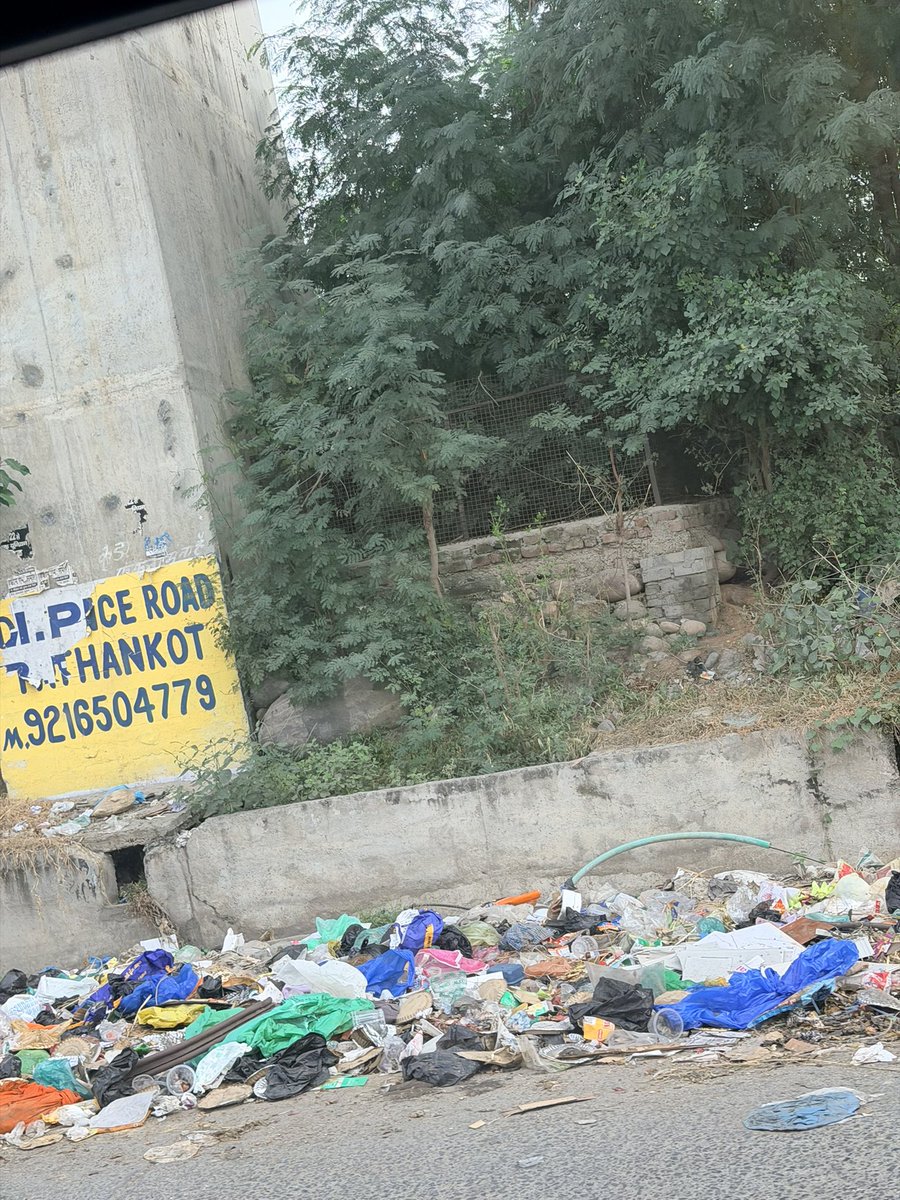 koshikasachdeva's tweet photo. @sbmumcptk 
Clean Punjab Proud Punjab in Pathankot
Sad to see the state of things in Pathankot 🥲 https://t.co/6nigUxLRGn
