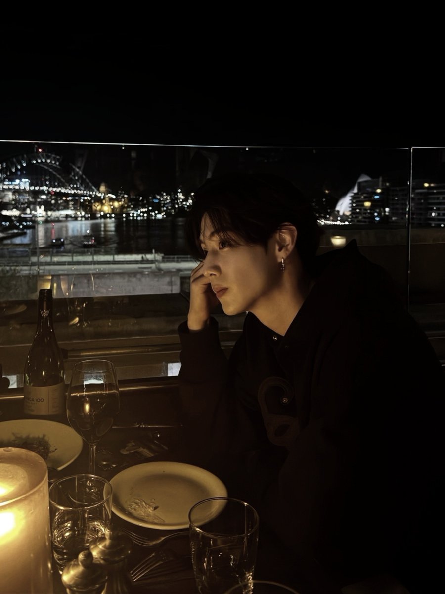 8Marktuan's tweet photo. I’ll still keep the seat beside me for. https://t.co/nrJH3gSC8b