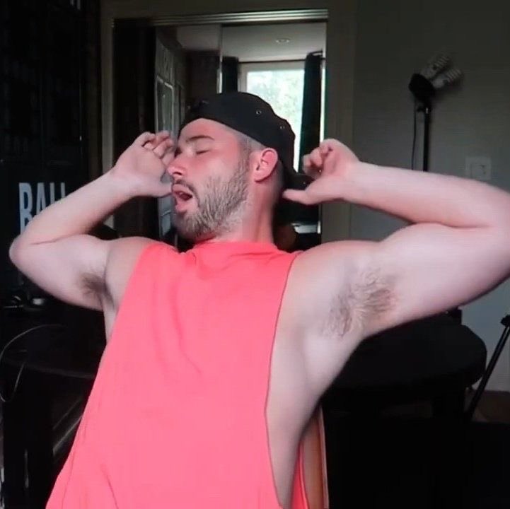 gayforhimbos's tweet photo. need my face in his pits https://t.co/WVC0m8A2SF