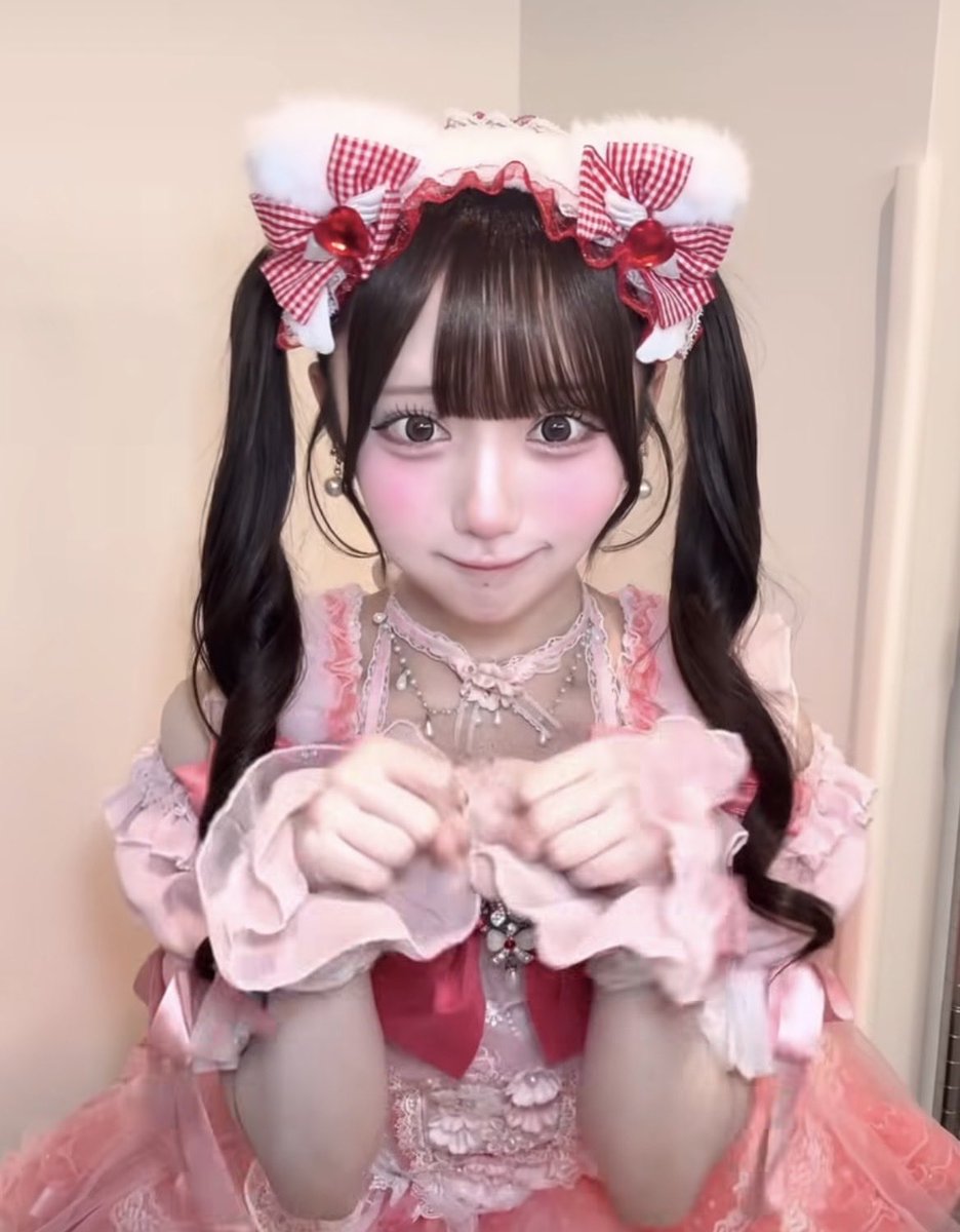 love_rako_'s tweet photo. ほんとにねこみたいかわいい🐈🎀
いつもとカラコンちがうのかな??これも似合ってて天才^. .^ ੭✨ https://t.co/29dspPfrXp