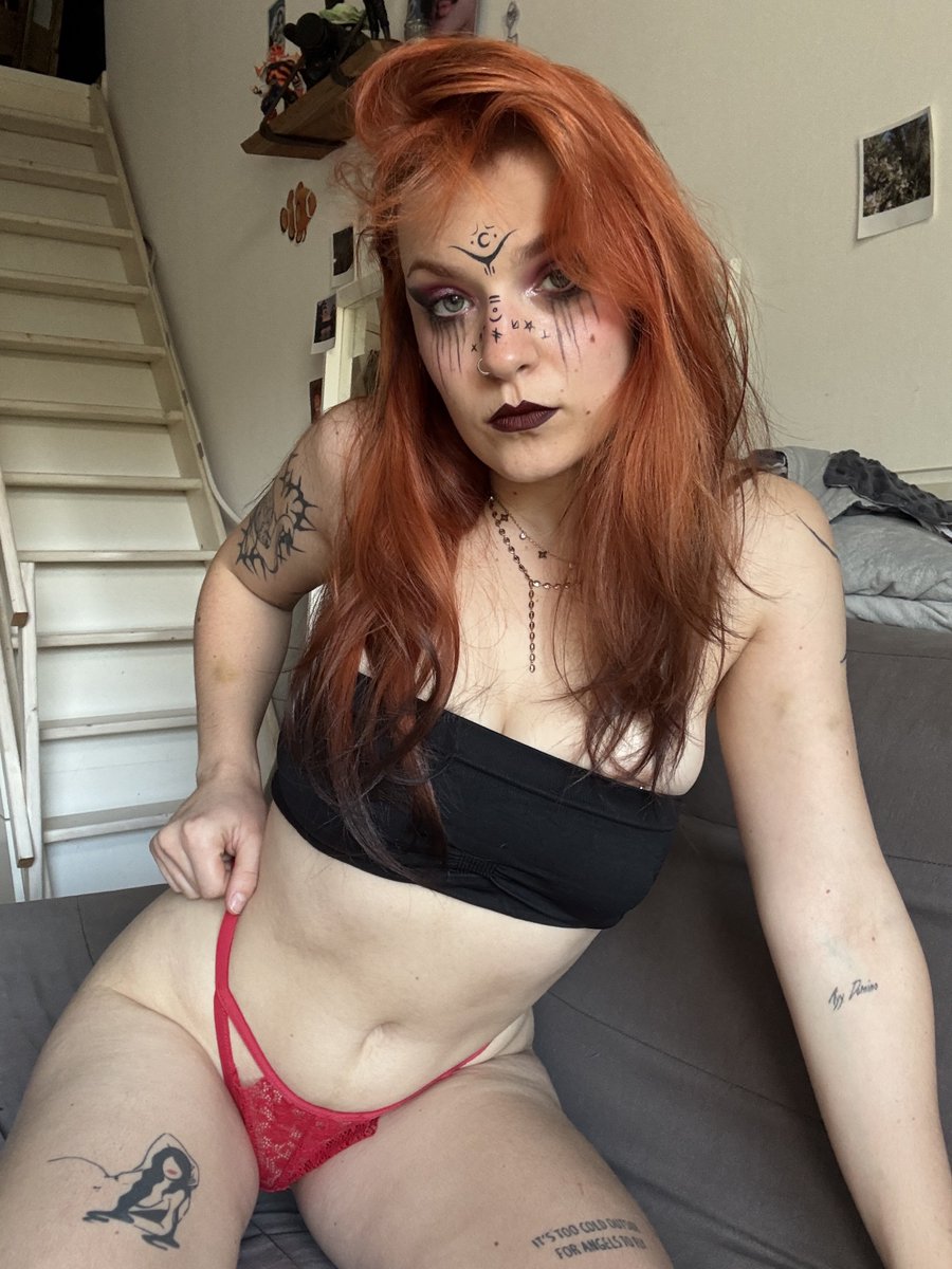 _zouav_'s tweet photo. HOT GIRLS FOR MÉLENCHON 19.0 
october edition j6 (j’ai loupé hier) 
voyez lfi
@spiralle_entek m’a soufflé le choix des photos 

nique le rn les keufs et les fachos + ojd jvous maudit jsuis une sorcière https://t.co/wTMIqPSPWN