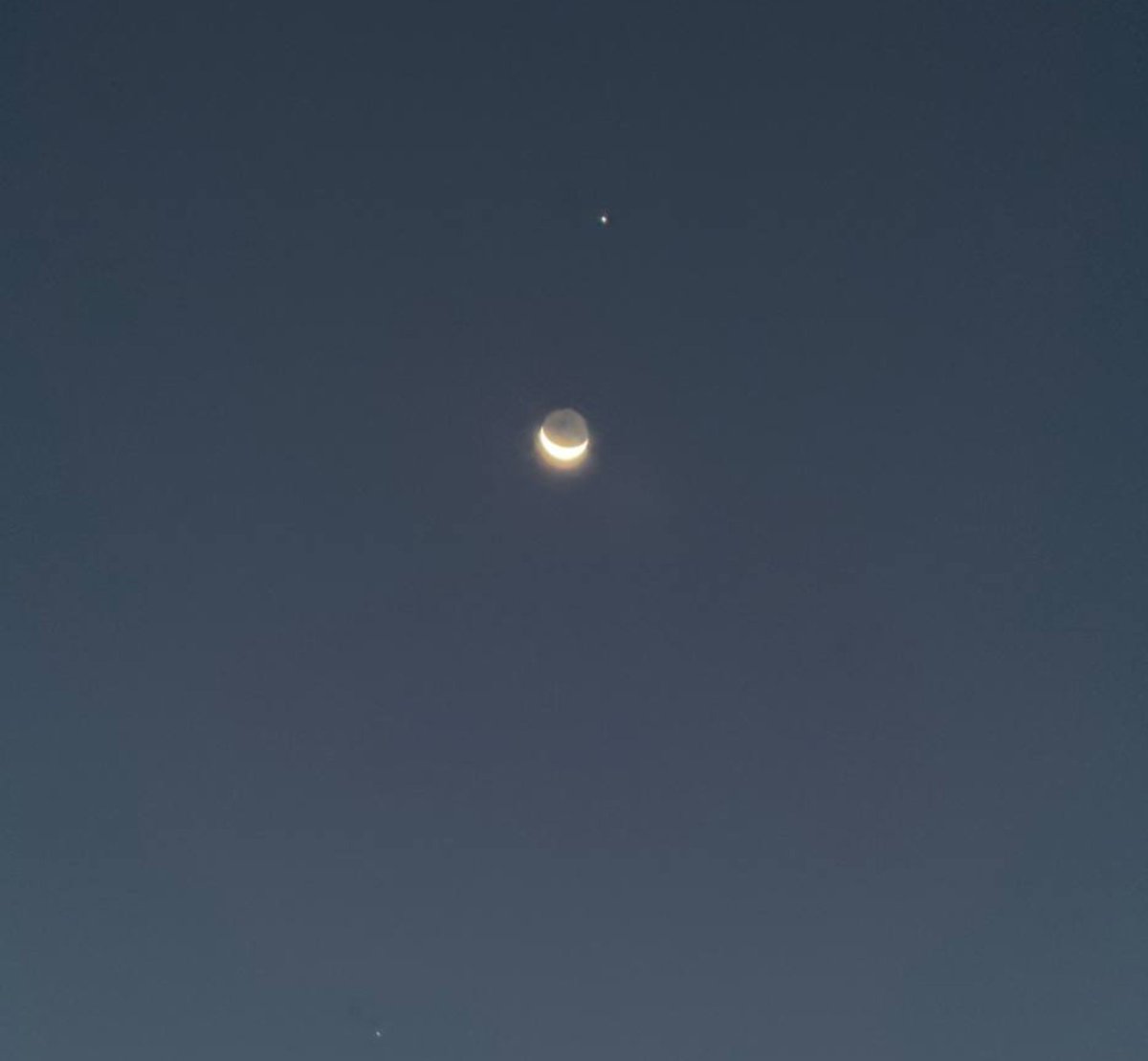CosmicSchrubs's tweet photo. The Moon and Mars.
Seen this morning 😊 https://t.co/ATW0q7GzoU