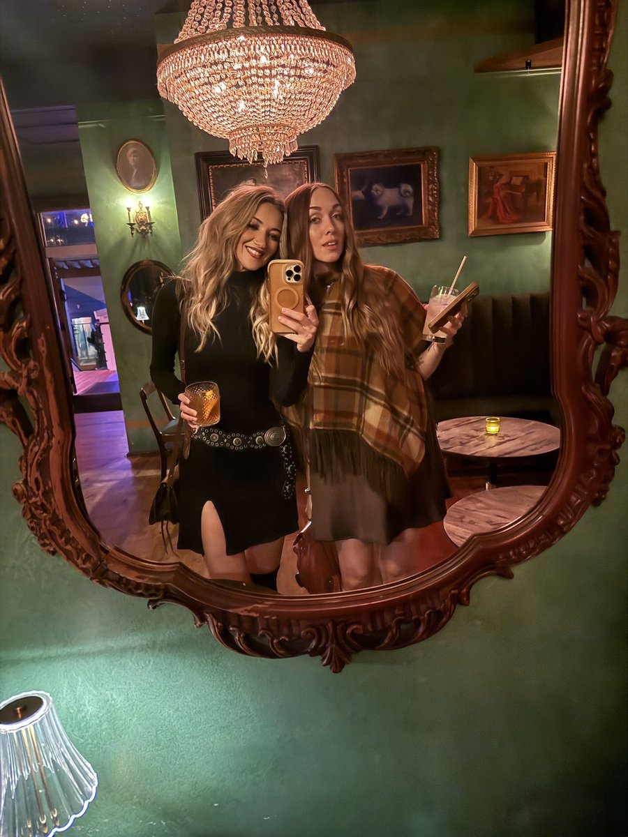 _SarahDarling's tweet photo. Life has so busy lately I forgot what it was like to dress up and be a SAVORY girl! 🌞🕊️ https://t.co/G57j0JvFkE