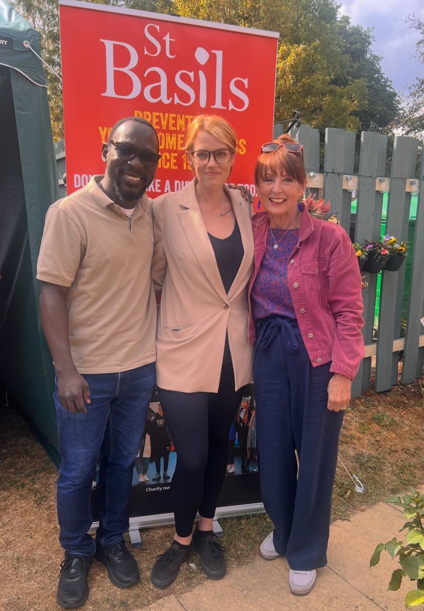 SolihullUpdates's tweet photo. #StBasils trio to skydive 13,000ft on #WorldHomelessnessDay to support young people facing homelessness. https://t.co/pF4IvI72lV https://t.co/ykGqo8Az67