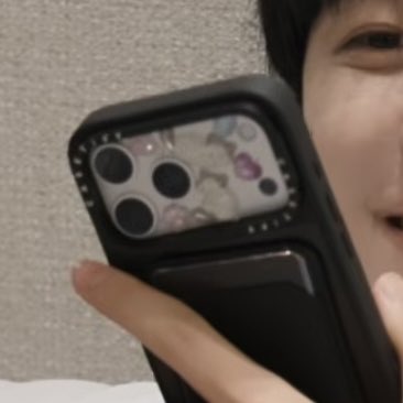luminajaem's tweet photo. the cat sticker on jaemin’s phone camera bump deco is so cute 😭😭😭 it looks just like lululu 🥹💗 https://t.co/LxGiW1yw4A