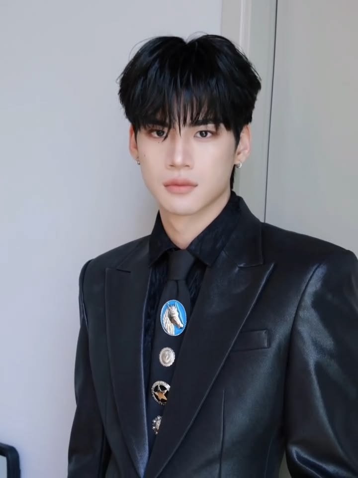kimwaiistory's tweet photo. ขอยกนอร์ทกับชุดสีดำขึ้นหิ้งอ่ะ หล่อแบบเป็นตำนานทุกลุค คือใครเข้าใจบ้าง ㅠㅠㅠㅠㅠㅠㅠㅠㅠㅠ https://t.co/pOPBEoAIqj