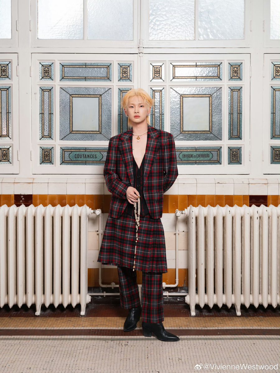 zhouzhennanvin's tweet photo. Vivienne Westwood weibo update: Sophisticated style, continously evolving avant-garde.

They also thank Zhou Zhennan for attending Andreas Kronthaler for Vivienne Westwood Spring Summer 2027 runway show. 

#ZhouZhennan https://t.co/C6gUj2oDwV