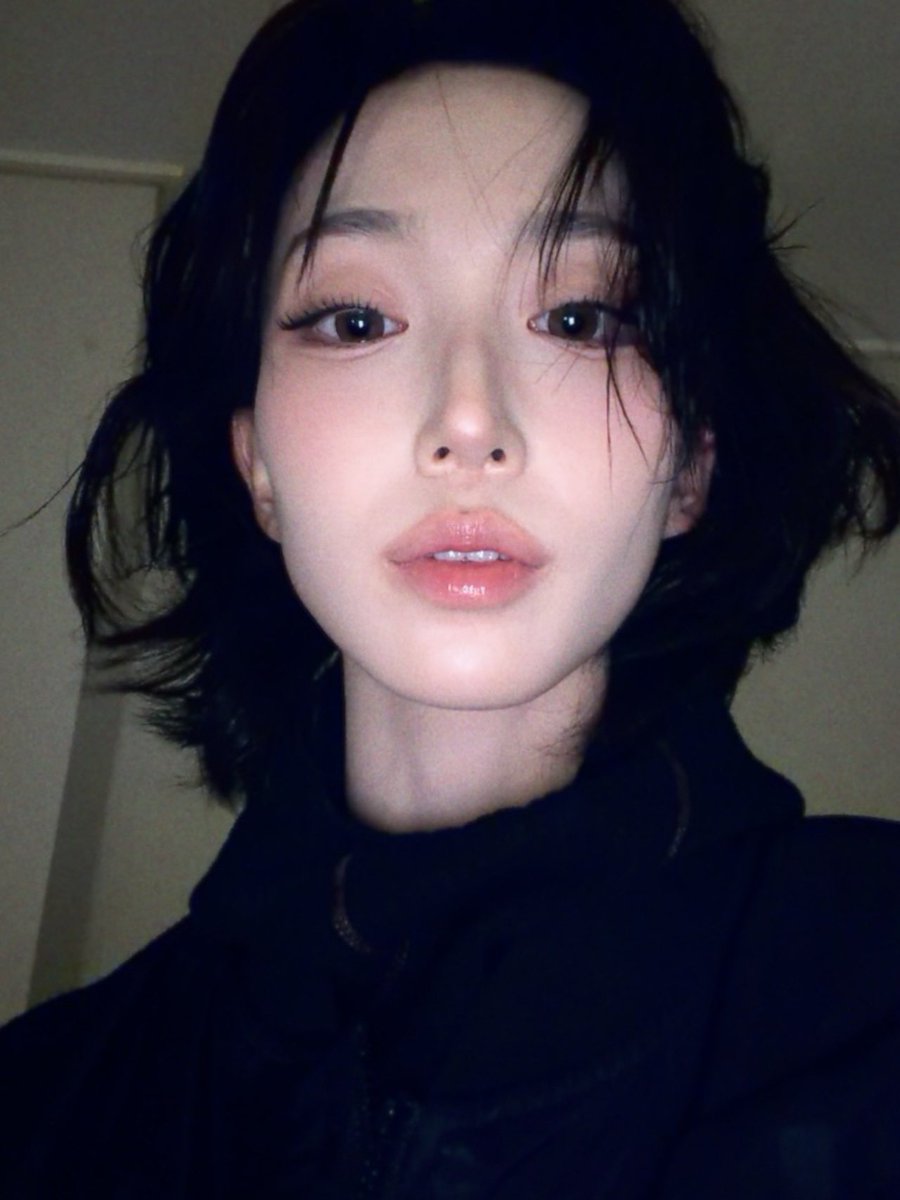 500woni's tweet photo. I JUST FELL TO THE GROUND OMFG HAEWON????? https://t.co/Ex4oC5rpbr