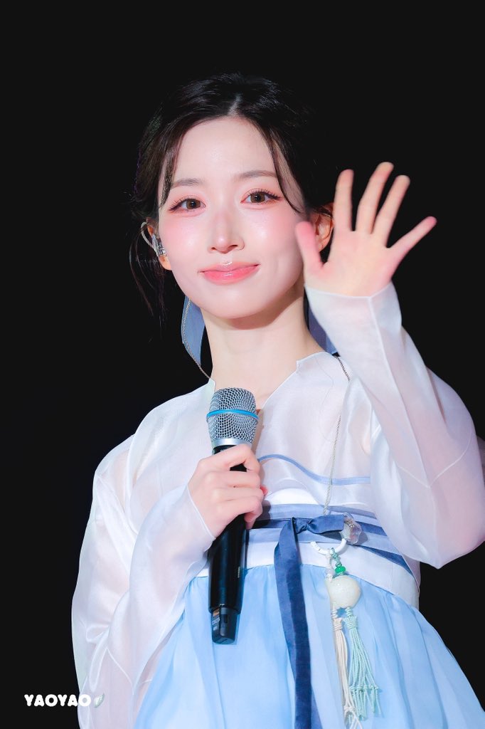 un_iiiiiiii's tweet photo. 왼쪽선녀분퇴근하고이런셀카보내온거진짜실환가 https://t.co/QuYG4BLEIa