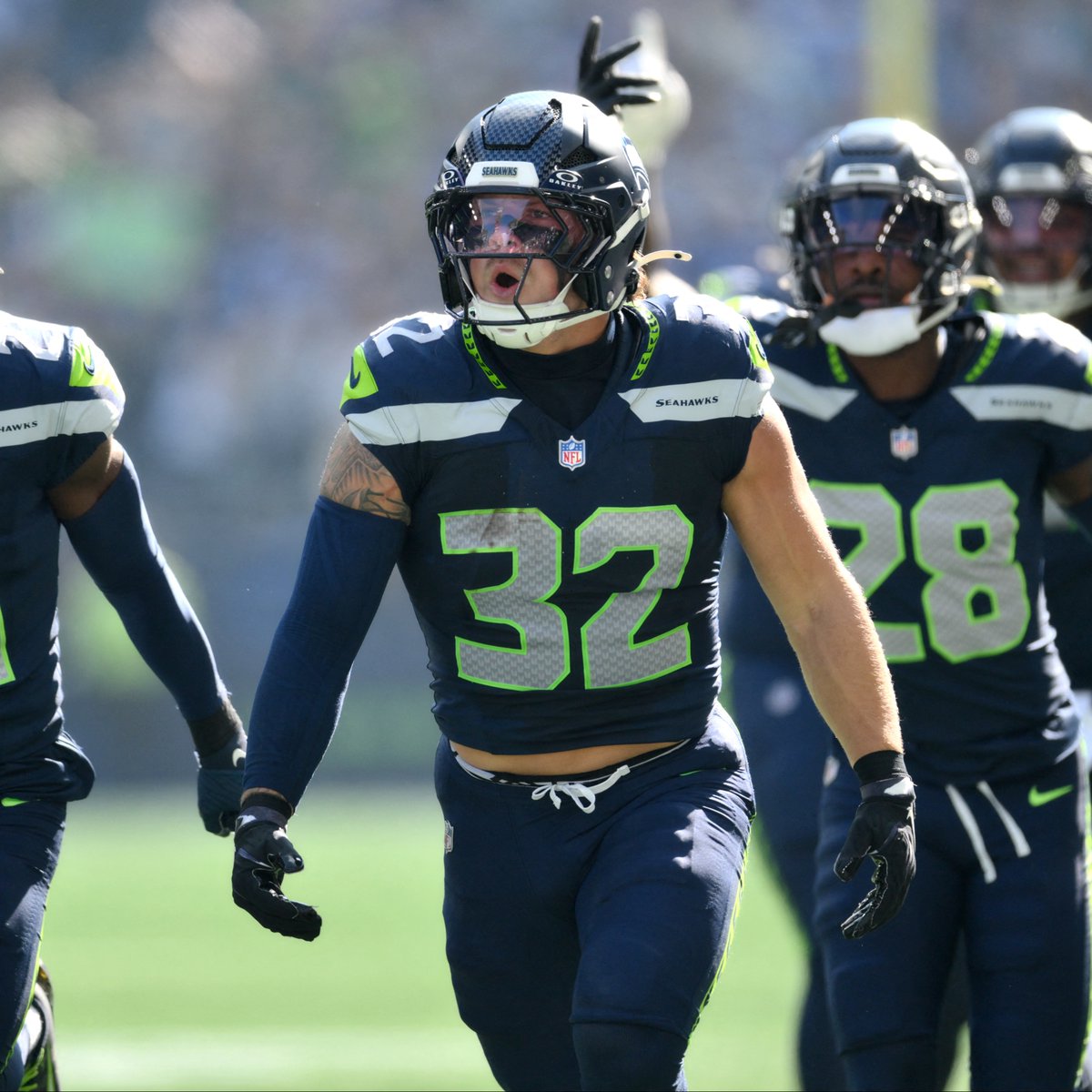 TheWolfpacker's tweet photo. Former NC State LB Drake Thomas did it all this weekend. He picked off Justin Herbert, while proving to be a tackling machine once again.
On Thomas and the rest of the #PackPros: https://t.co/UyGl6g71Bt https://t.co/frtjTdZP7E